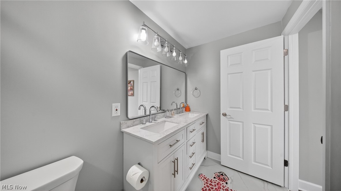 25 Hopewell Trail Chagrin Falls OH 44022