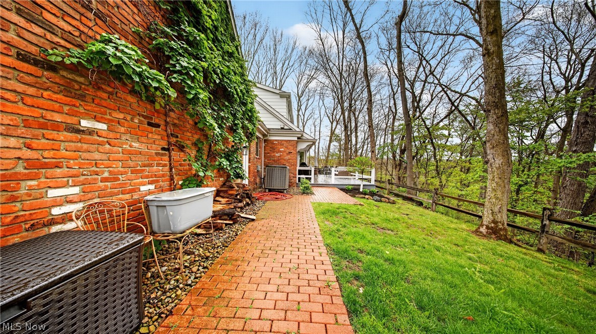 25 Hopewell Trail Chagrin Falls OH 44022
