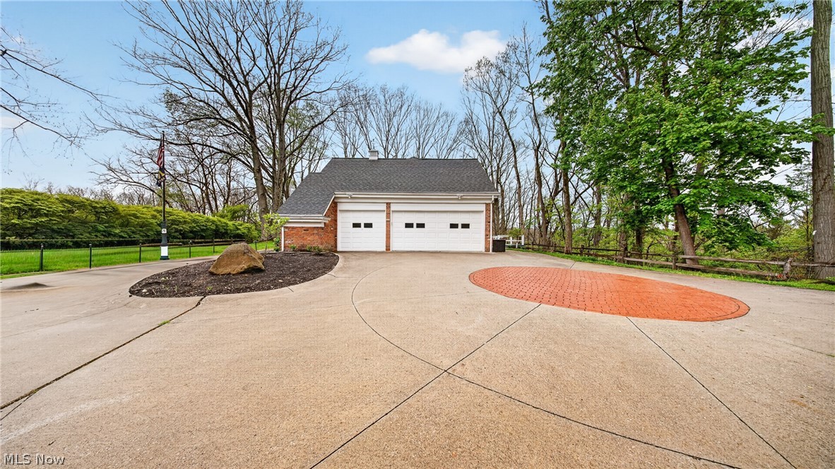 25 Hopewell Trail Chagrin Falls OH 44022