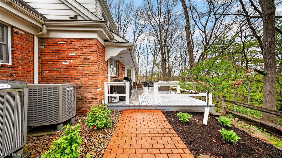 25 Hopewell Trail Chagrin Falls OH 44022