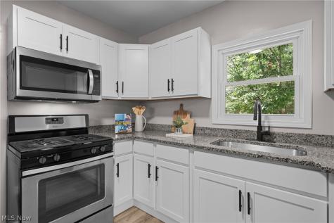 33 Brighton Drive Akron OH 44301