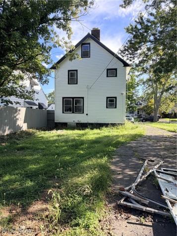 19907 Mountville Drive Maple Heights OH 44137