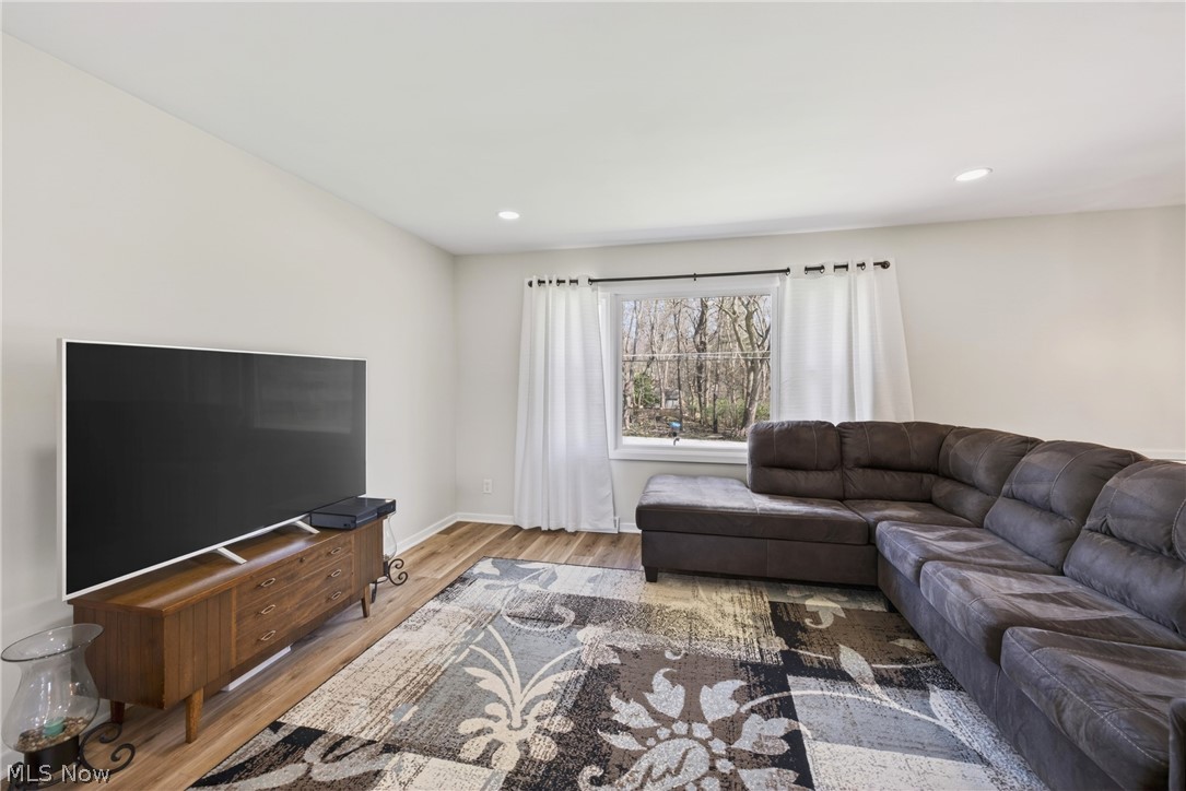 2058 Scenic Way Akron OH 44312