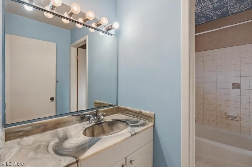 6055 Deepwood Drive Chagrin Falls OH 44022