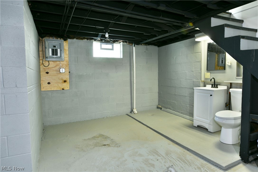 3384 Lakeside Drive Mineral Ridge OH 44440