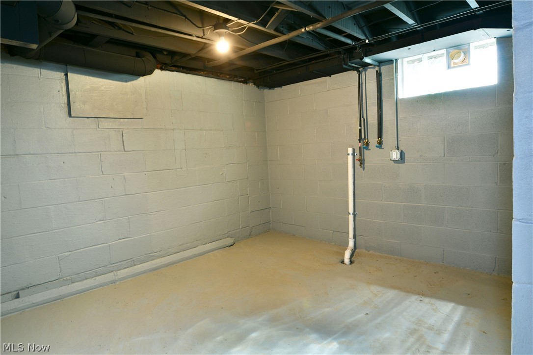 3384 Lakeside Drive Mineral Ridge OH 44440