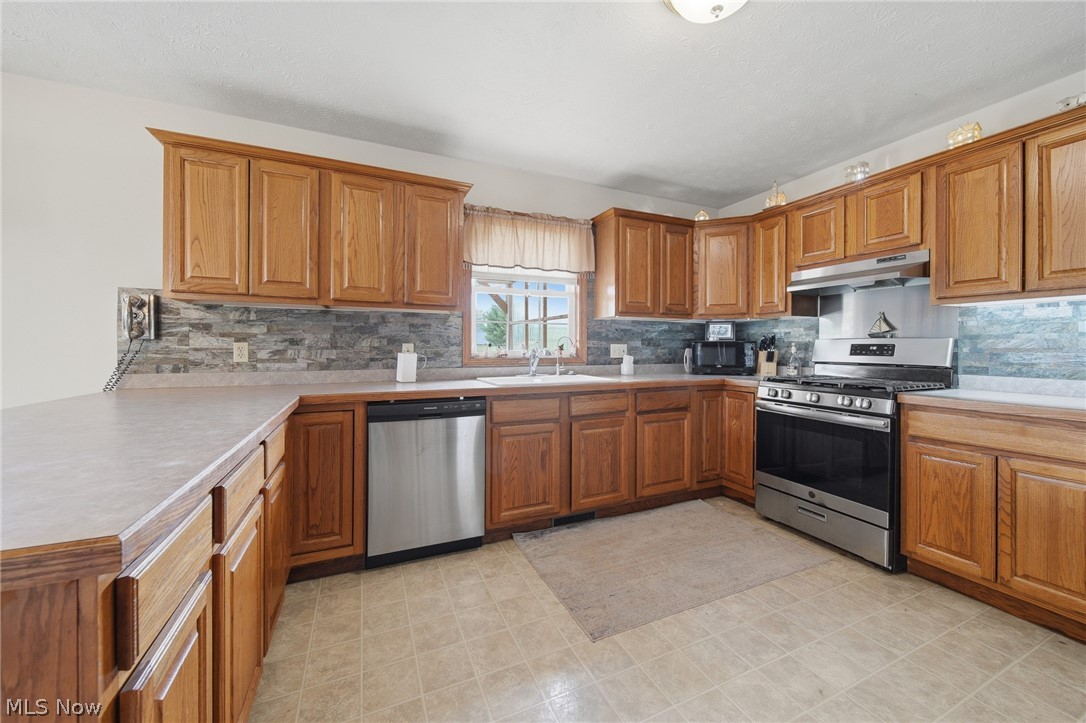 14716 Lawmont Street North Lawrence OH 44666