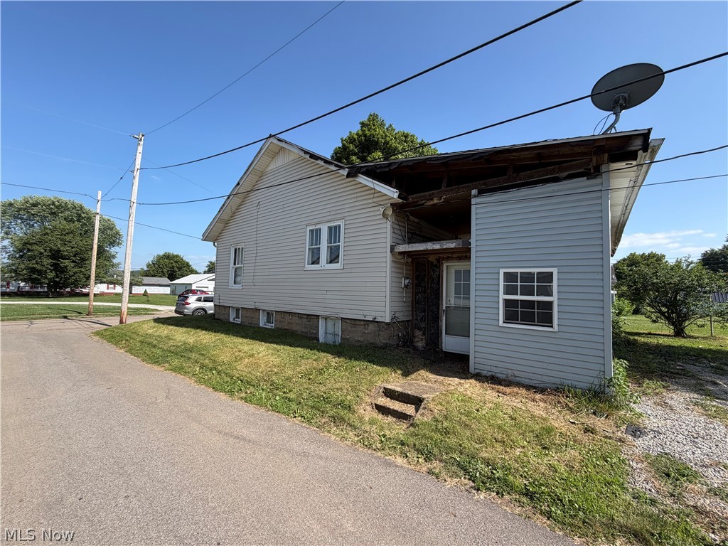 422 Mckinley Avenue Newcomerstown OH 43832