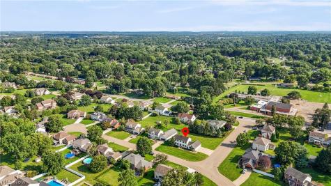 906 Southmoor Circle NE Canton OH 44721