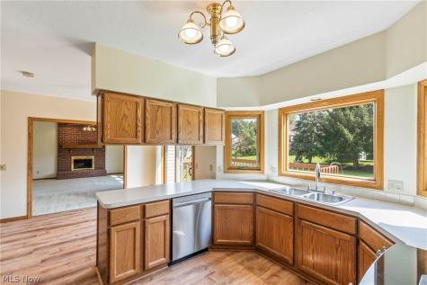 906 Southmoor Circle NE Canton OH 44721
