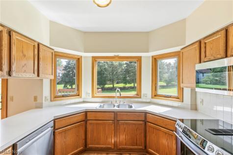 906 Southmoor Circle NE Canton OH 44721
