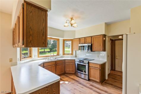 906 Southmoor Circle NE Canton OH 44721