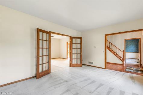 906 Southmoor Circle NE Canton OH 44721