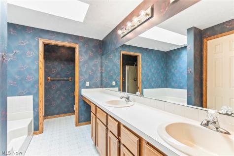 906 Southmoor Circle NE Canton OH 44721