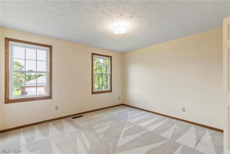 906 Southmoor Circle NE Canton OH 44721