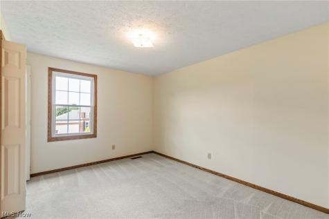 906 Southmoor Circle NE Canton OH 44721
