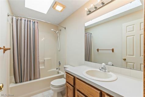 906 Southmoor Circle NE Canton OH 44721