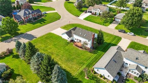 906 Southmoor Circle NE Canton OH 44721