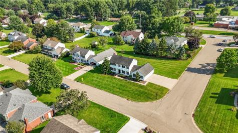 906 Southmoor Circle NE Canton OH 44721