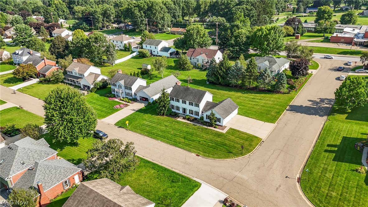 906 Southmoor Circle NE Canton OH 44721
