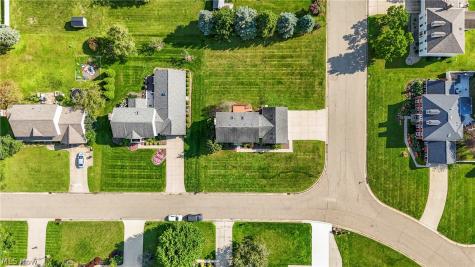 906 Southmoor Circle NE Canton OH 44721