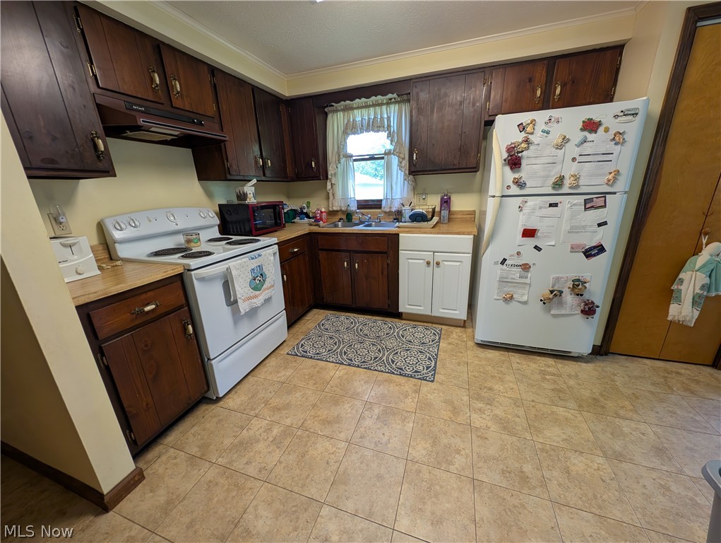 10685 Scotts Corner Road Diamond OH 44412