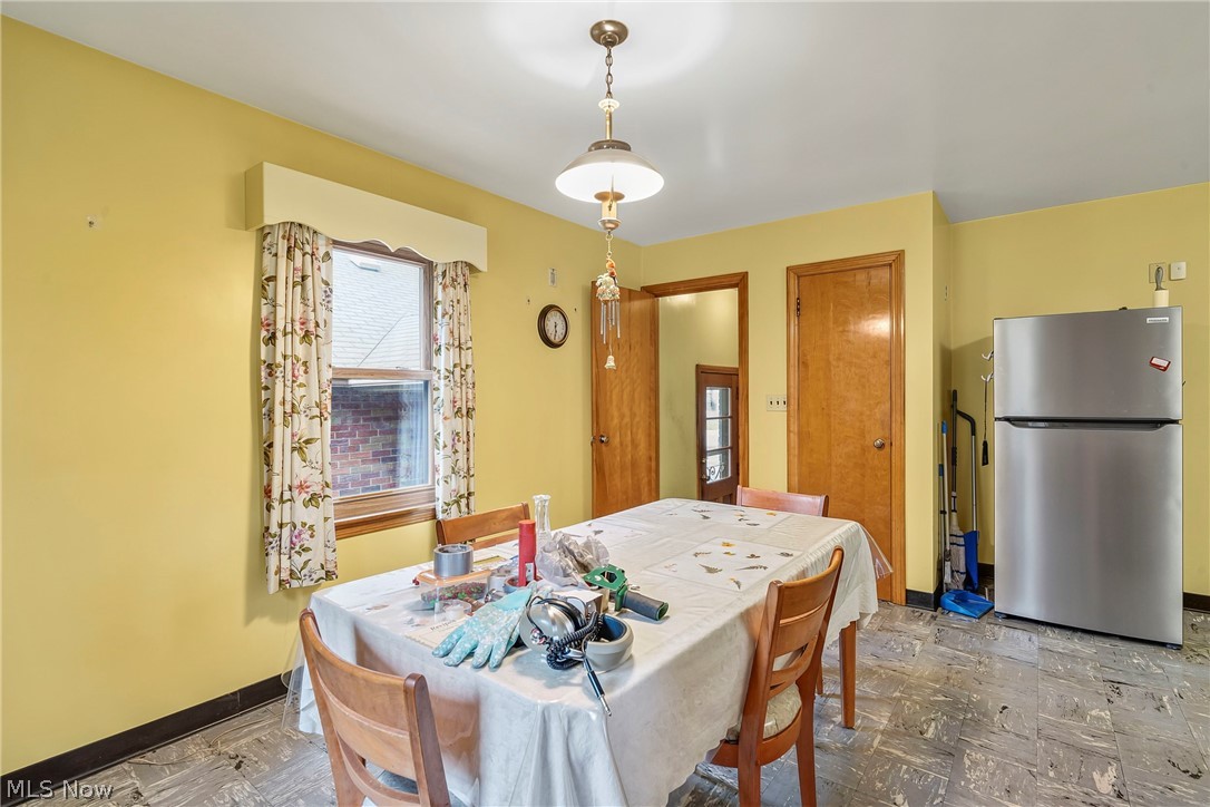 1861 Lexington Avenue NW Warren OH 44485