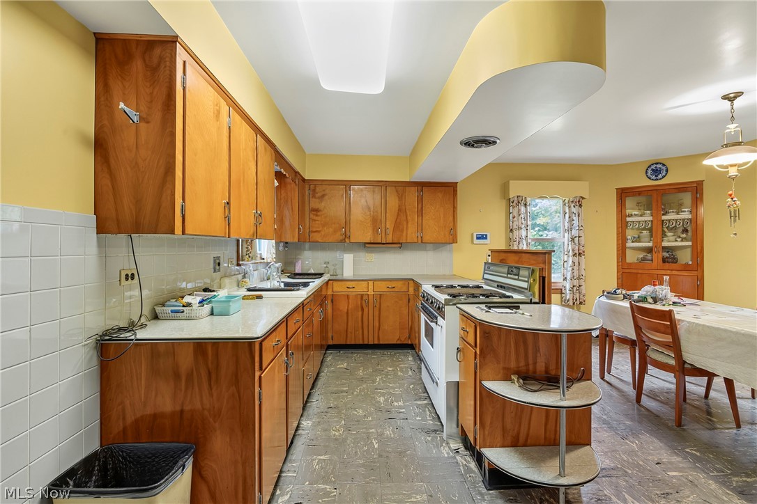 1861 Lexington Avenue NW Warren OH 44485