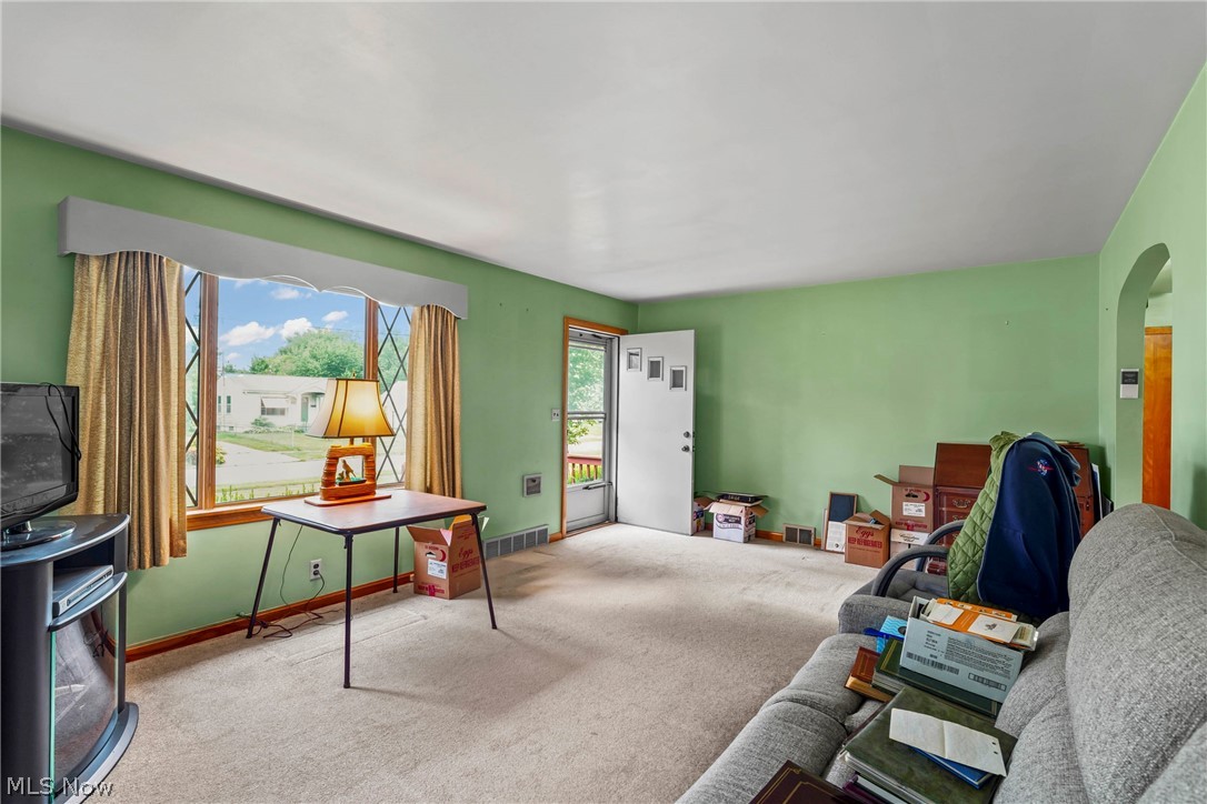 1861 Lexington Avenue NW Warren OH 44485