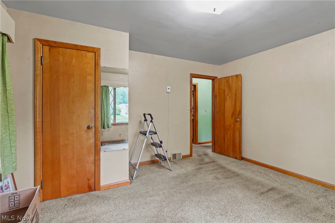 1861 Lexington Avenue NW Warren OH 44485