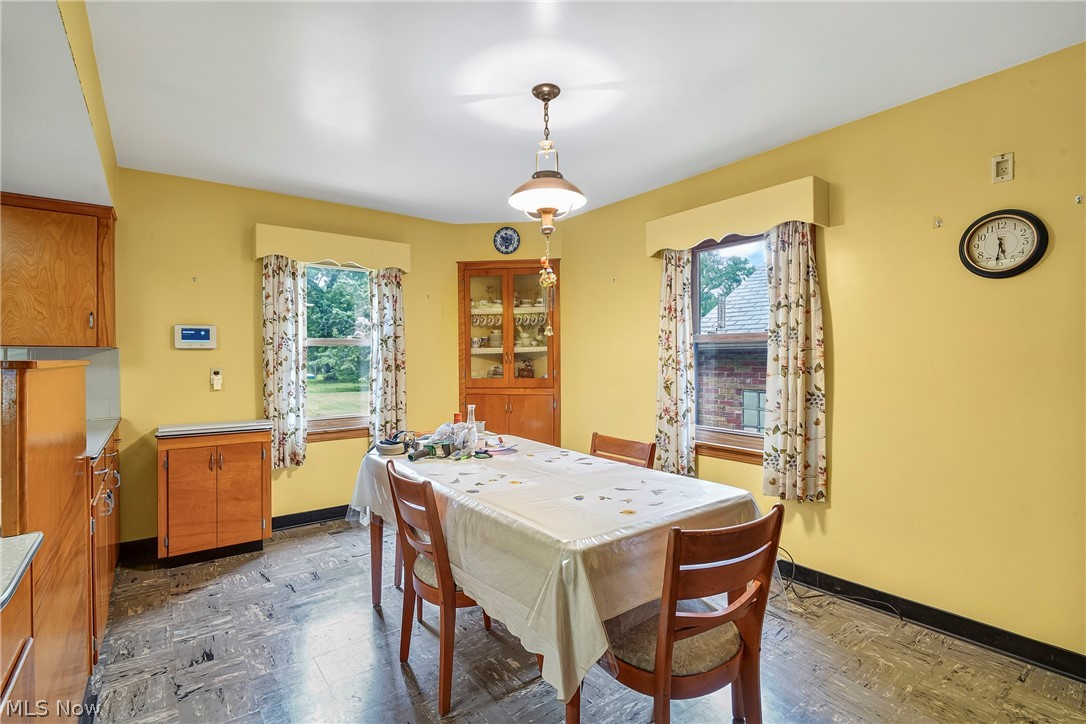 1861 Lexington Avenue NW Warren OH 44485