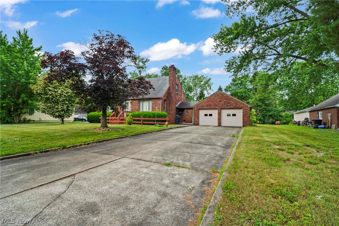 1861 Lexington Avenue NW Warren OH 44485