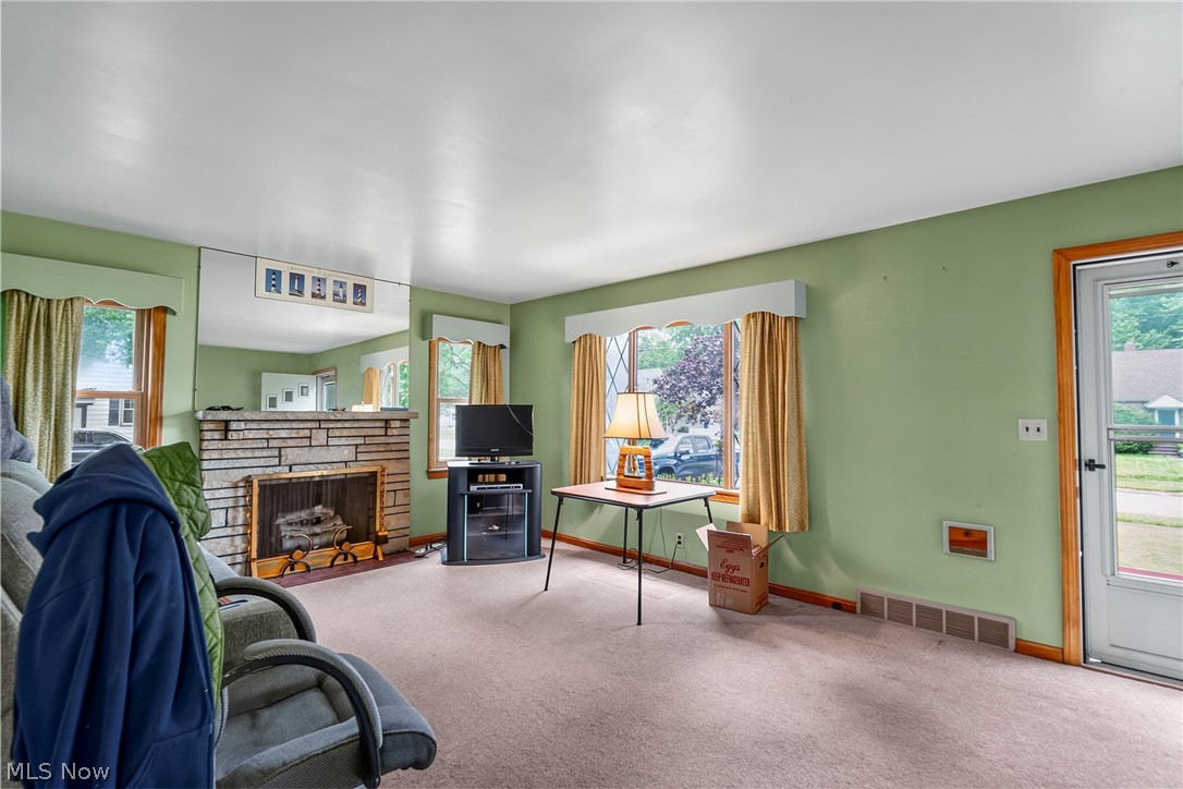 1861 Lexington Avenue NW Warren OH 44485