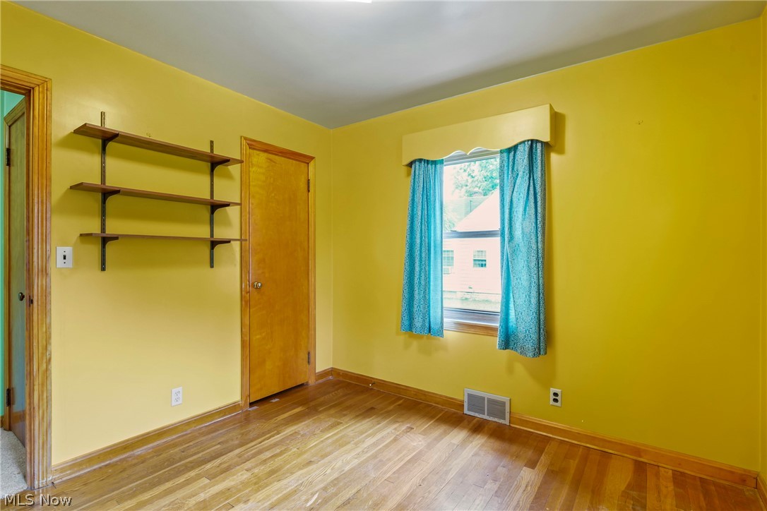 1861 Lexington Avenue NW Warren OH 44485