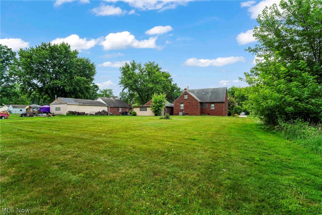 1861 Lexington Avenue NW Warren OH 44485