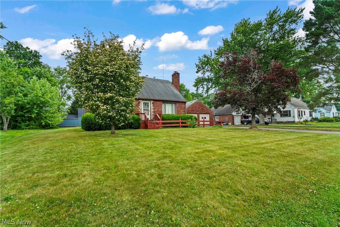 1861 Lexington Avenue NW Warren OH 44485