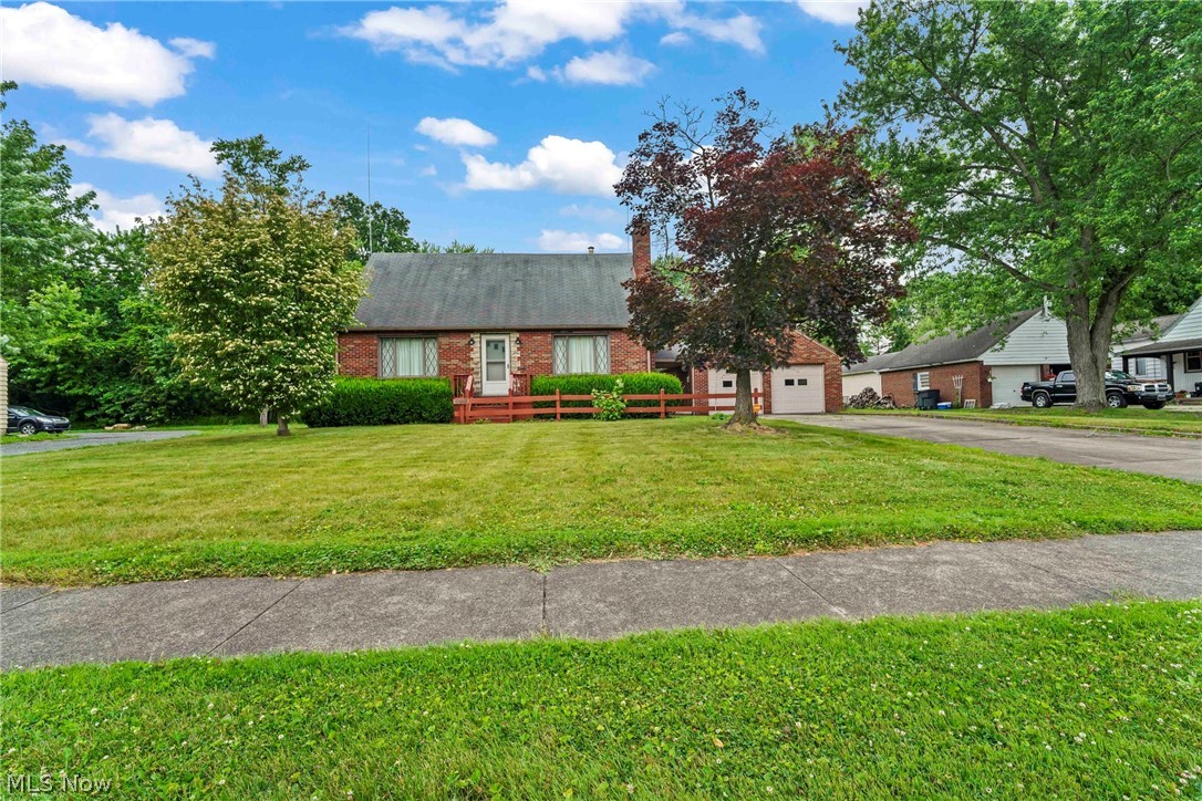 1861 Lexington Avenue NW Warren OH 44485