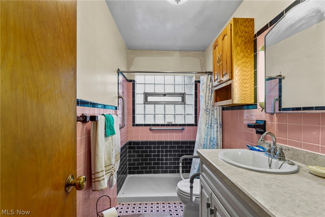1861 Lexington Avenue NW Warren OH 44485