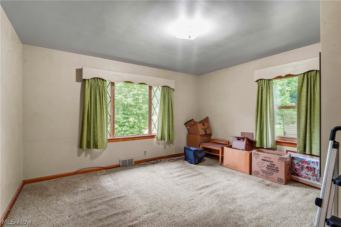 1861 Lexington Avenue NW Warren OH 44485