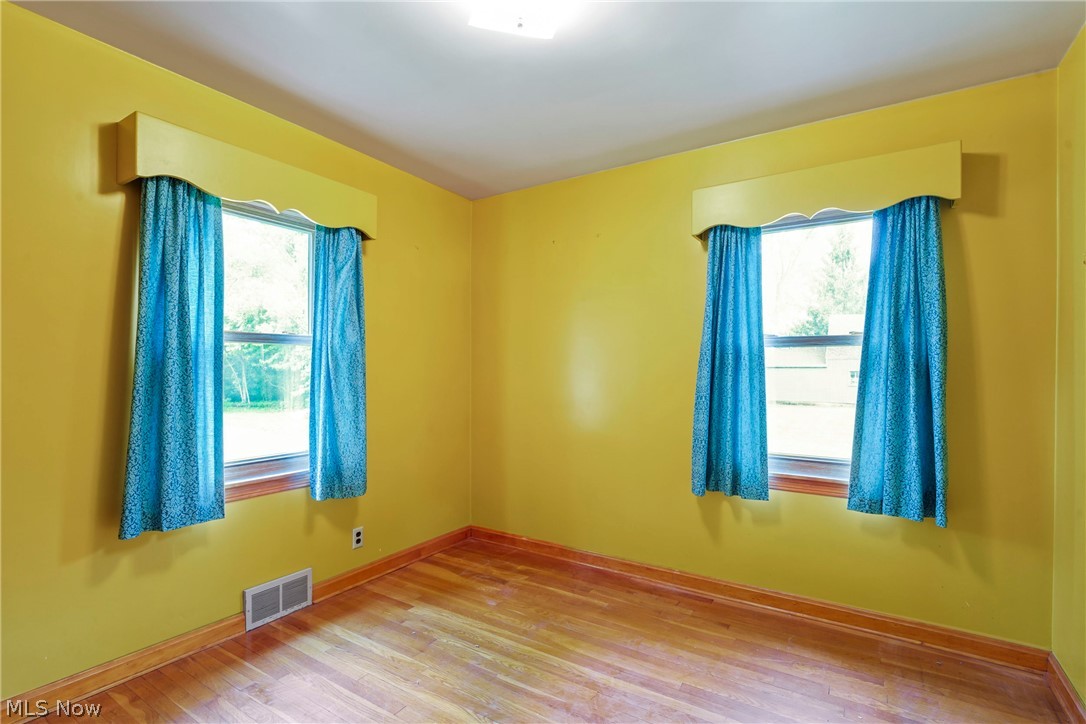 1861 Lexington Avenue NW Warren OH 44485