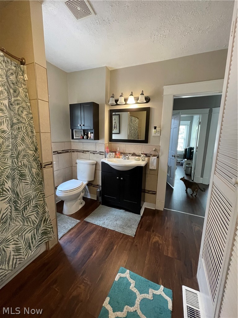 2092 W 87th Street Cleveland OH 44102