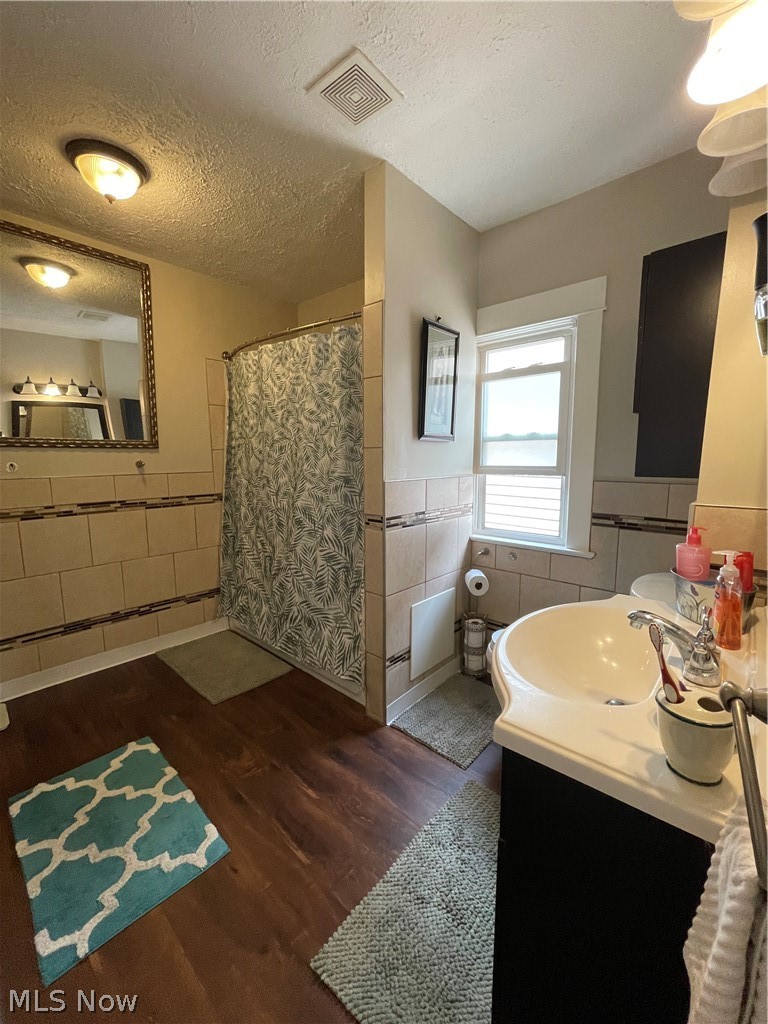 2092 W 87th Street Cleveland OH 44102