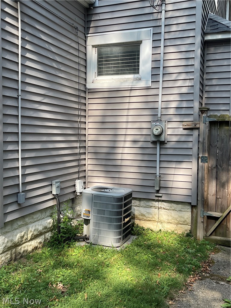 2092 W 87th Street Cleveland OH 44102