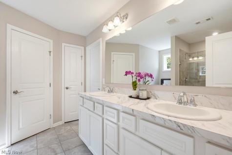 6973 Hawthorn Trace Independence OH 44131