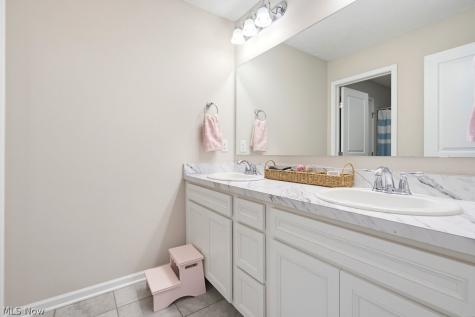 6973 Hawthorn Trace Independence OH 44131