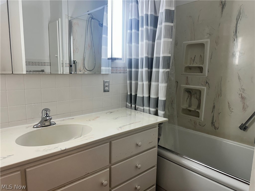1704 Kenwood Orrville OH 44667