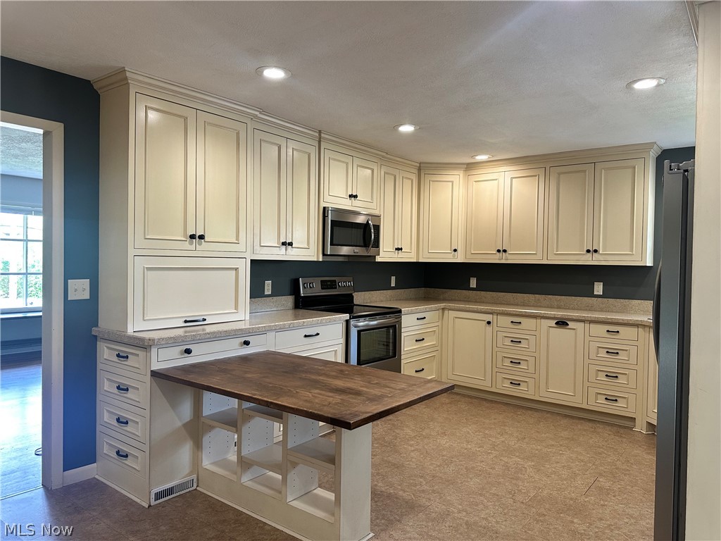 1704 Kenwood Orrville OH 44667