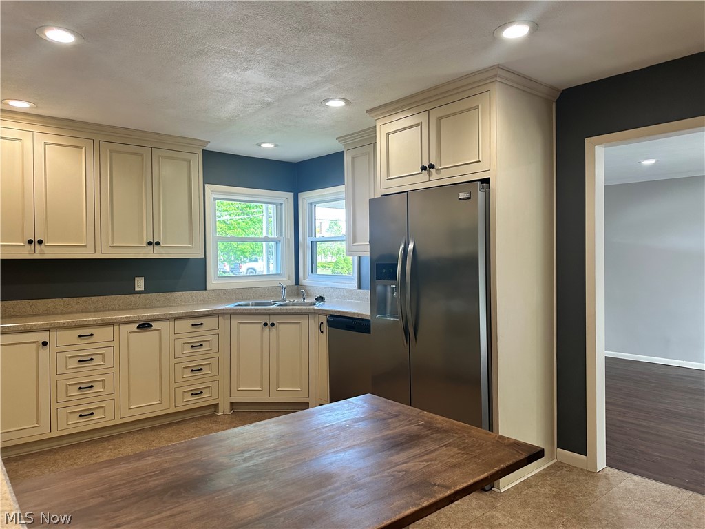 1704 Kenwood Orrville OH 44667