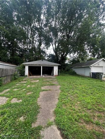 1853 Marks Avenue Akron OH 44305