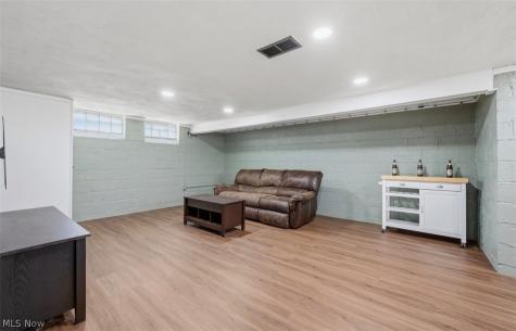 4217 Hinsdale Road South Euclid OH 44121
